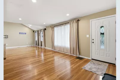 73 Pawtucket Dr, Lowell, MA 01854 - Photo 11