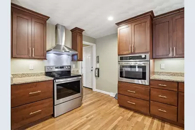 73 Pawtucket Dr, Lowell, MA 01854 - Photo 9