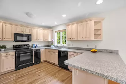 278 Whitney, Holyoke, MA 01040 - Photo 9