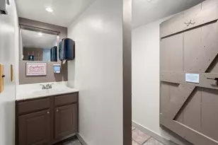136 Pleasant St, Ware, MA 01082 - Photo 19