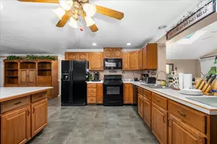 11 Riverside Dr, Webster, MA 01570 - Photo 11