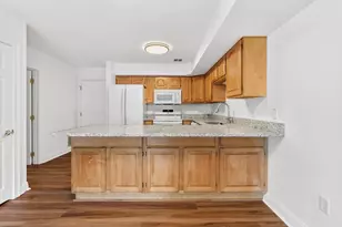 24 Greenleaves Dr, Amherst, MA 01002 - Photo 7
