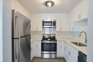 1049 Pleasant St, New Bedford, MA 02740 - Photo 5