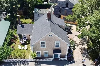 82 Center, Nantucket, MA 02554 - Photo 3