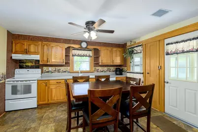 30 Prospect St, Spencer, MA 01562 - Photo 9