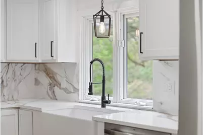 6 Richardson St, Uxbridge, MA 01569 - Photo 5