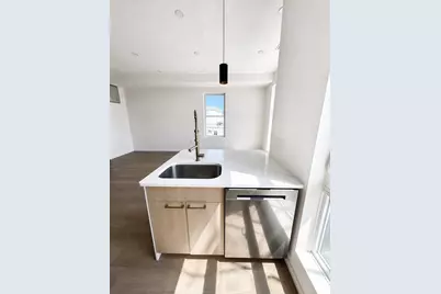 546 Saratoga St #3r, Boston, MA 02128 - Photo 3