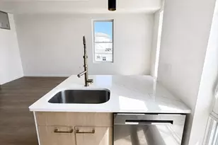 546 Saratoga St, Boston, MA 02128 - Photo 3