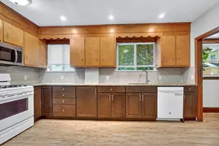 16-18 Russell Rd, Newton, MA 02458 - Photo 15