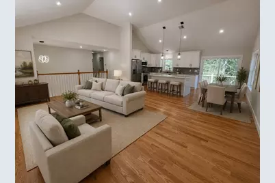 272 S Main St, Hopedale, MA 01747 - Photo 9