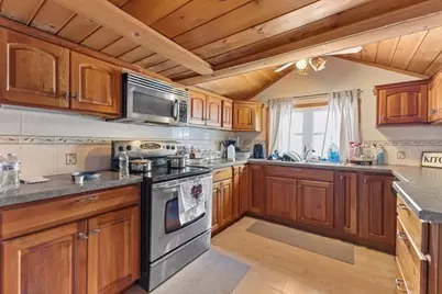 142 Hamilton St, Southbridge, MA 01550 - Photo 9