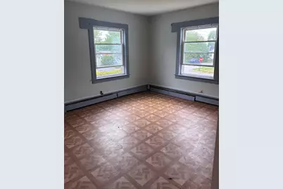 349 Oak St, Clinton, MA 01510 - Photo 3