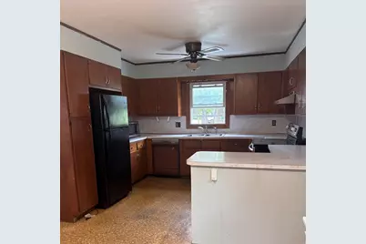349 Oak St, Clinton, MA 01510 - Photo 9