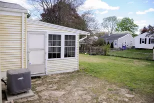 17 McBride St, Springfield, MA 01104 - Photo 9