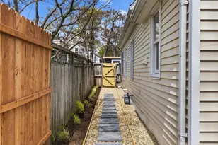 8 Cottage St, Wareham, MA 02571 - Photo 27
