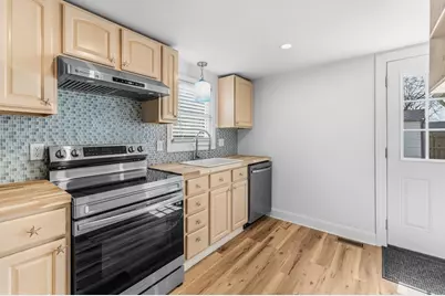 8 Cottage St, Wareham, MA 02571 - Photo 5
