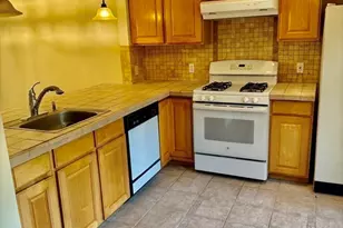 6 Lilac Ct, Hopkinton, MA 01748 - Photo 3
