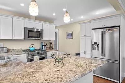 52 Ashland St #52, Medford, MA 02155 - Photo 5