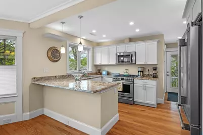 52 Ashland St #52, Medford, MA 02155 - Photo 3