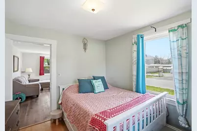 34 Plympton St, New Bedford, MA 02745 - Photo 11
