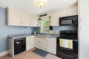 34 Plympton St, New Bedford, MA 02745 - Photo 3
