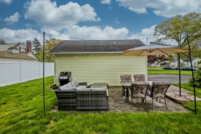 4 Jean Dr, Springfield, MA 01104 - Photo 9