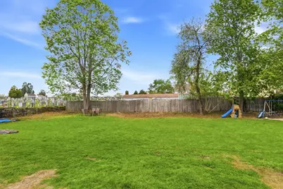 612 Rathbun St, Blackstone, MA 01504 - Photo 13
