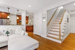 130 Myrtle St, Boston, MA 02114 - Photo 3