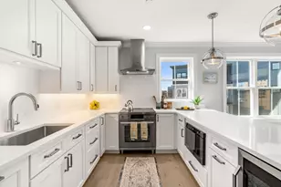 16 Franklin St, Salem, MA 01970 - Photo 5