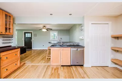 323 Warhurst Ave, Swansea, MA 02777 - Photo 9