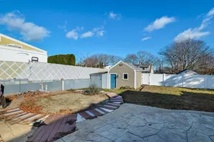 325 Park Ave, New Bedford, MA 02745 - Photo 11