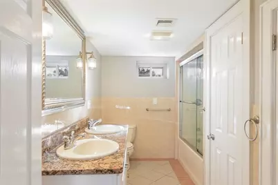 325 Park Ave, New Bedford, MA 02745 - Photo 9