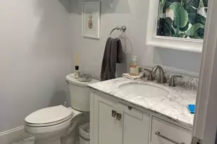 227 Bowen St, Boston, MA 02127 - Photo 9