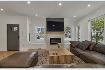 22 Harvard St, Somerville, MA 02143 - Photo 9