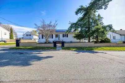 321 Embert St, Fall River, MA 02721 - Photo 3