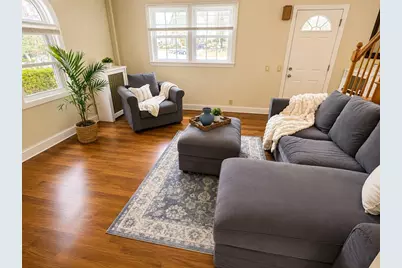 8 Essex St, Swampscott, MA 01907 - Photo 3