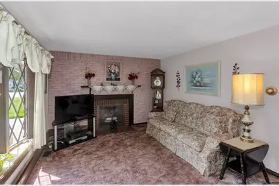 111 Woodcrest Circle, Chicopee, MA 01020 - Photo 11