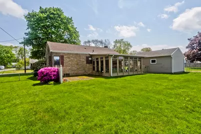 111 Woodcrest Circle, Chicopee, MA 01020 - Photo 17