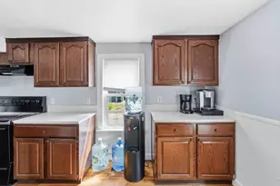 609 Willard St, Leominster, MA 01453 - Photo 9