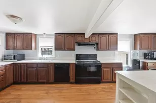 609 Willard St, Leominster, MA 01453 - Photo 7