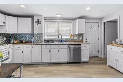 38 Liberty St, New Bedford, MA 02740 - Photo 13