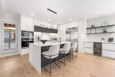 80 Verndale St #80, Brookline, MA 02446 - Photo 5