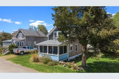 17 Island St, Mattapoisett, MA 02739 - Photo 5