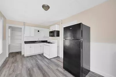 242 Fort Pleasant Ave, Springfield, MA 01108 - Photo 9