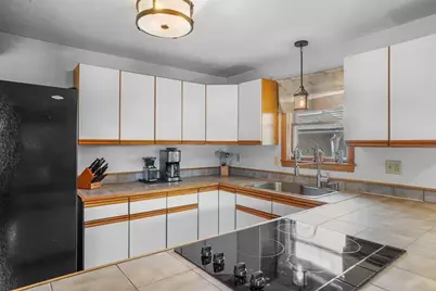 122 S Walker St, Lowell, MA 01851 - Photo 35