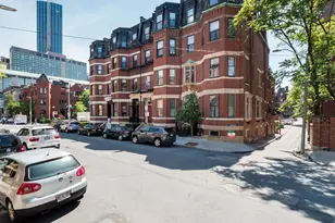 30 Gloucester St, Boston, MA 02115 - Photo 19