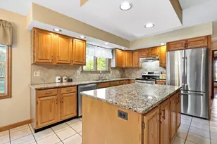 17 Wild Flower Cir, Westfield, MA 01085 - Photo 13