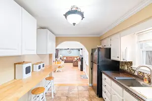 35 Woodbine St, Attleboro, MA 02703 - Photo 9