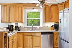 616 Cooley St, Springfield, MA 01128 - Photo 9