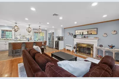 8 Hawthorne St, Watertown, MA 02472 - Photo 5